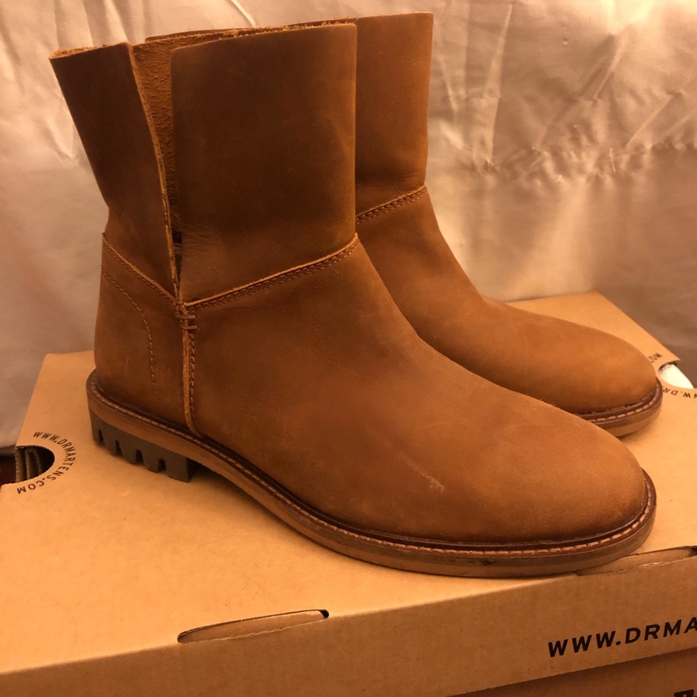 Tan Kelsie Dagger boots! Never worn! Size 6.5.